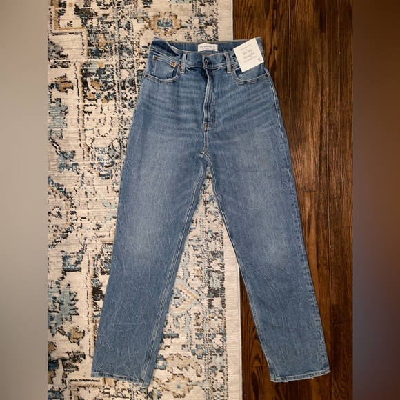 Abercrombie 90’s Straight Jeans NWT - Picture 4 of 6